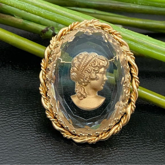 Vintage Unsigned Gold-tone Intaglio Cameo Victorian Revival Brooch - Picture 2 of 11